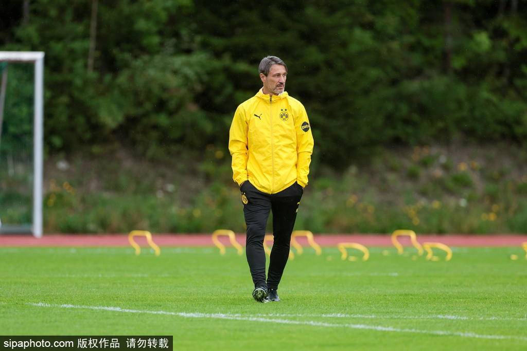 在竞争激烈, 而另一些球 在竞争激烈, 而另一些球