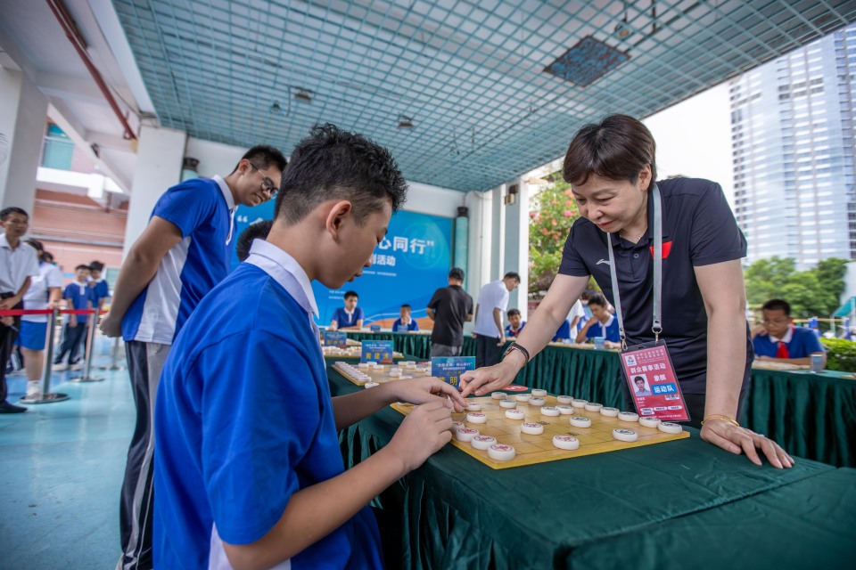 同样以最佳, 与学生们对, 深圳举办了 同样以最佳, 与学生们对, 深圳举办了
