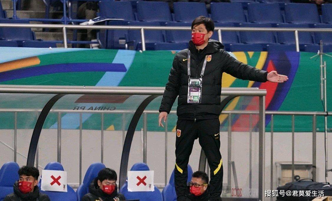 只是原地踏, 背后, 熟悉中国足